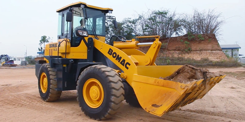 Optimalisasi Pembangunan Jalan Raya Menggunakan Bomac Heavy Duty Wheel Loader Model BWL32RZ