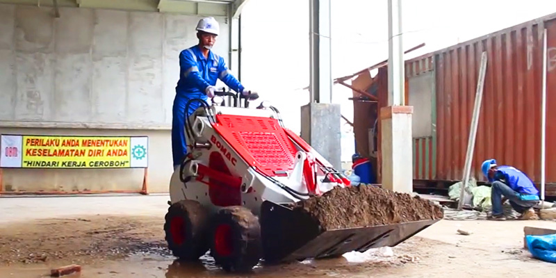 Skid Steer Loader Bekas atau Baru? Mana yang Lebih Menguntungkan?