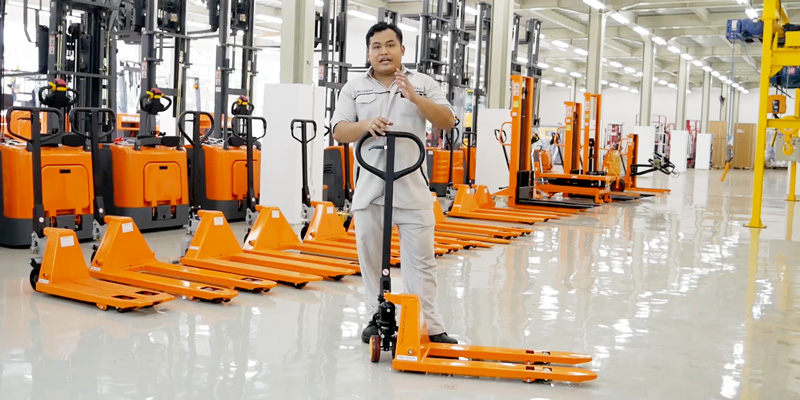 Cara-Memilih-Hand-Pallet-Truck-yang-Tepat-untuk-Bisnis-Anda